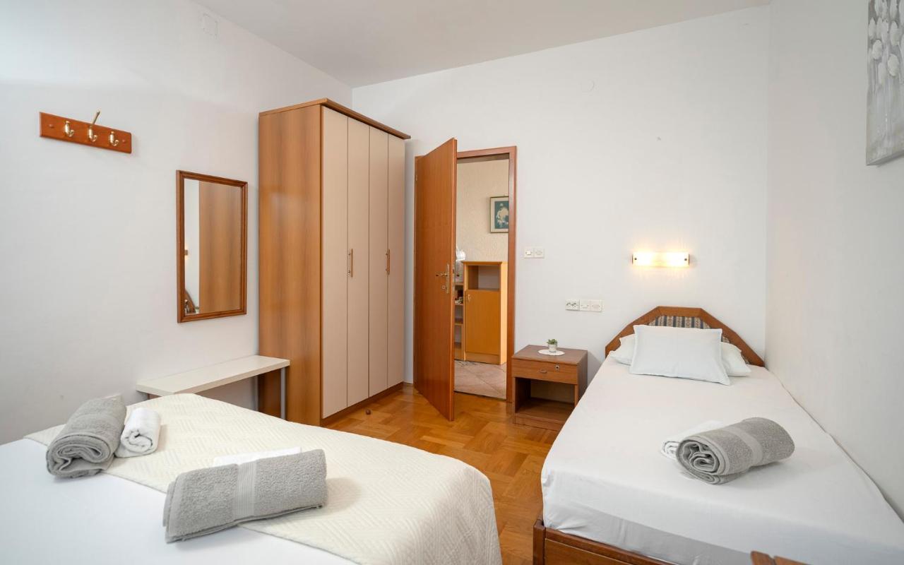 Apartment Nela Kalina Jelsa  Buitenkant foto