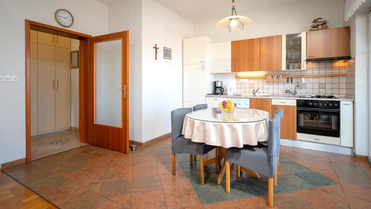 Apartment Nela Kalina Jelsa  Buitenkant foto